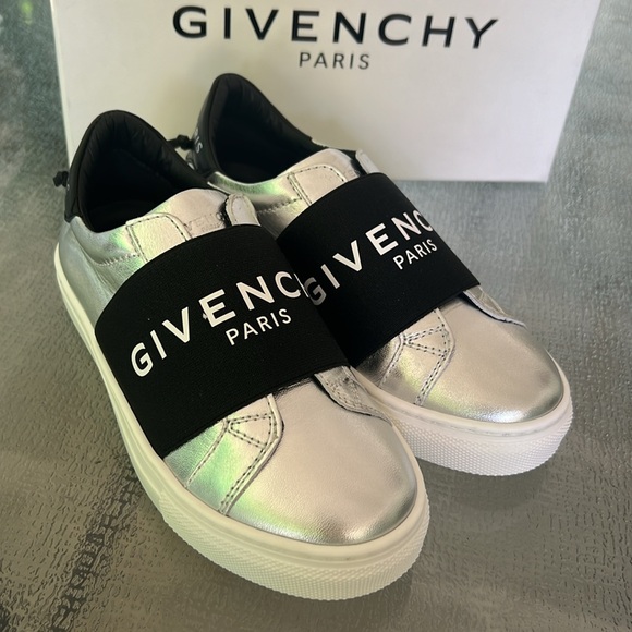 Givenchy Kids Sneakers - Picture 8 of 10